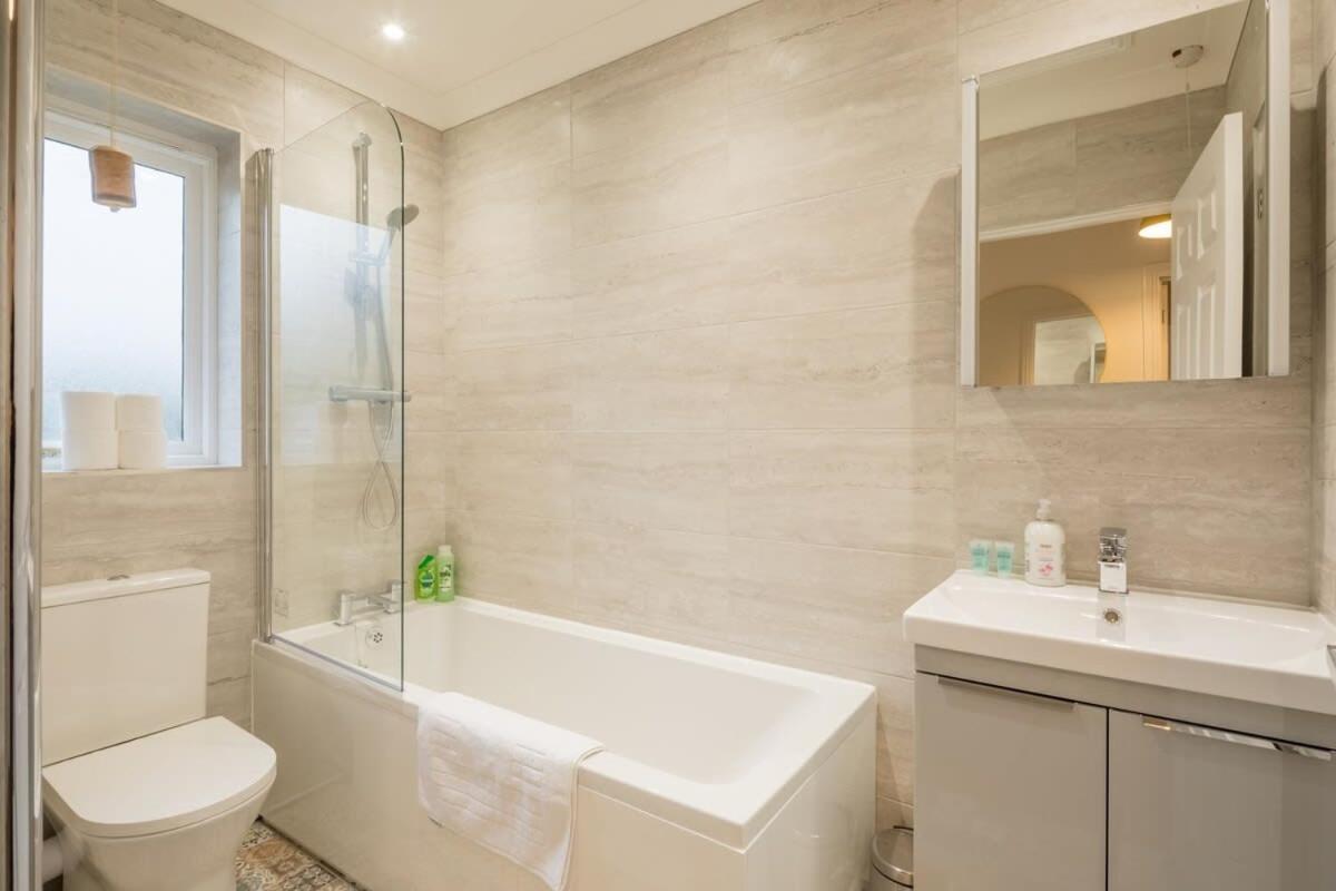 Lovely 1 Bed Apartment With Free Parking & Garden Cambridge  Bagian luar foto