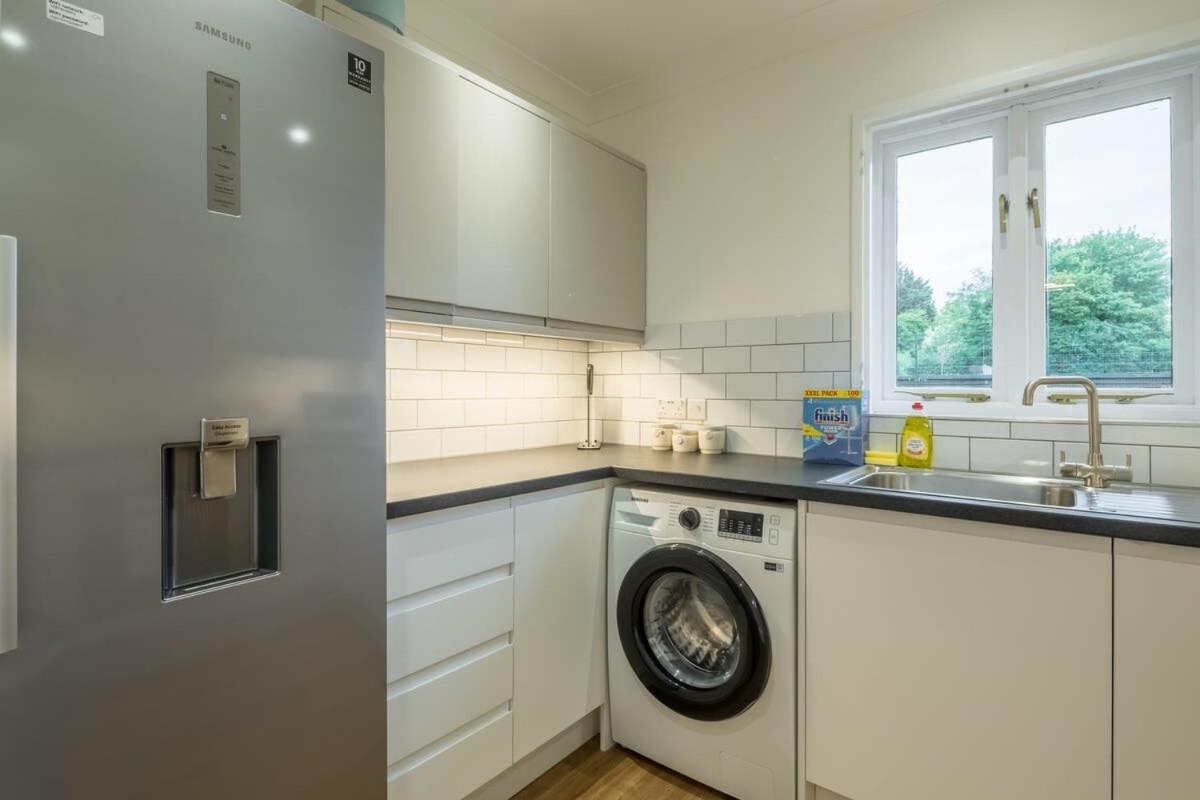 Lovely 1 Bed Apartment With Free Parking & Garden Cambridge  Bagian luar foto