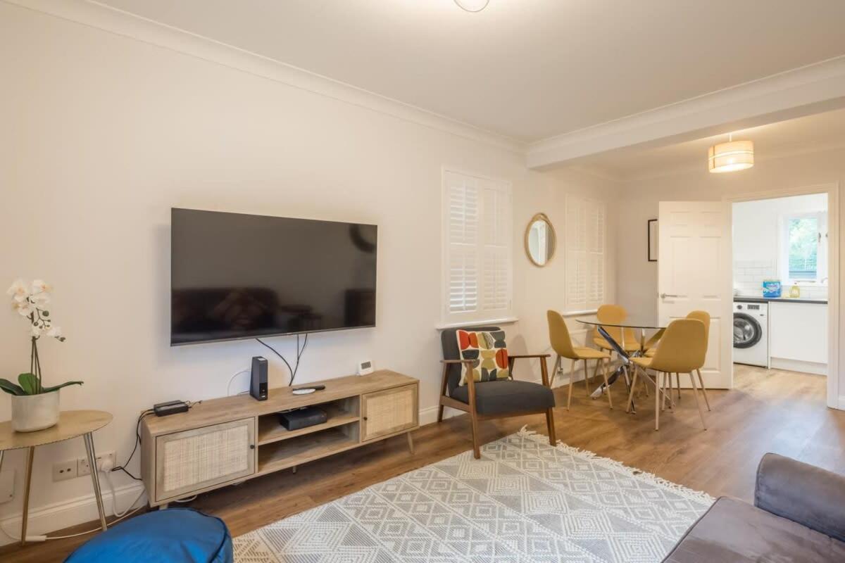 Lovely 1 Bed Apartment With Free Parking & Garden Cambridge  Bagian luar foto