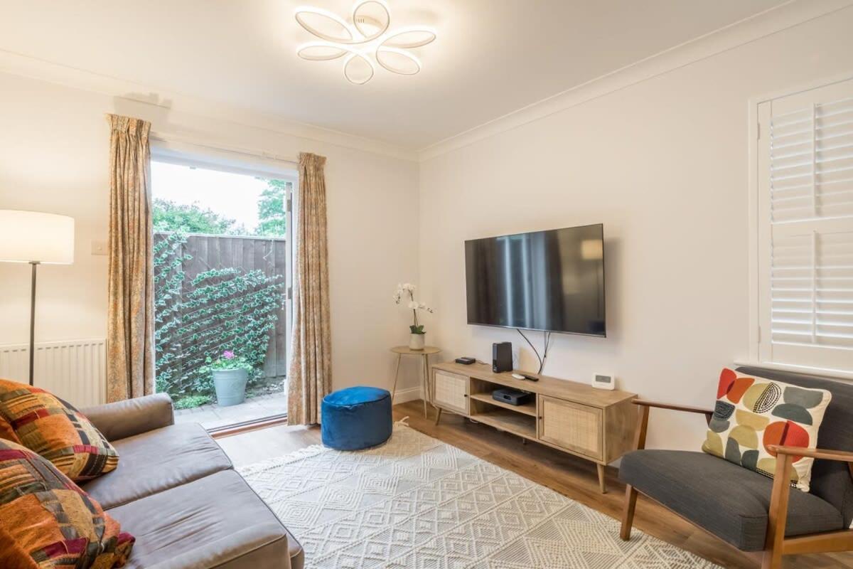 Lovely 1 Bed Apartment With Free Parking & Garden Cambridge  Bagian luar foto