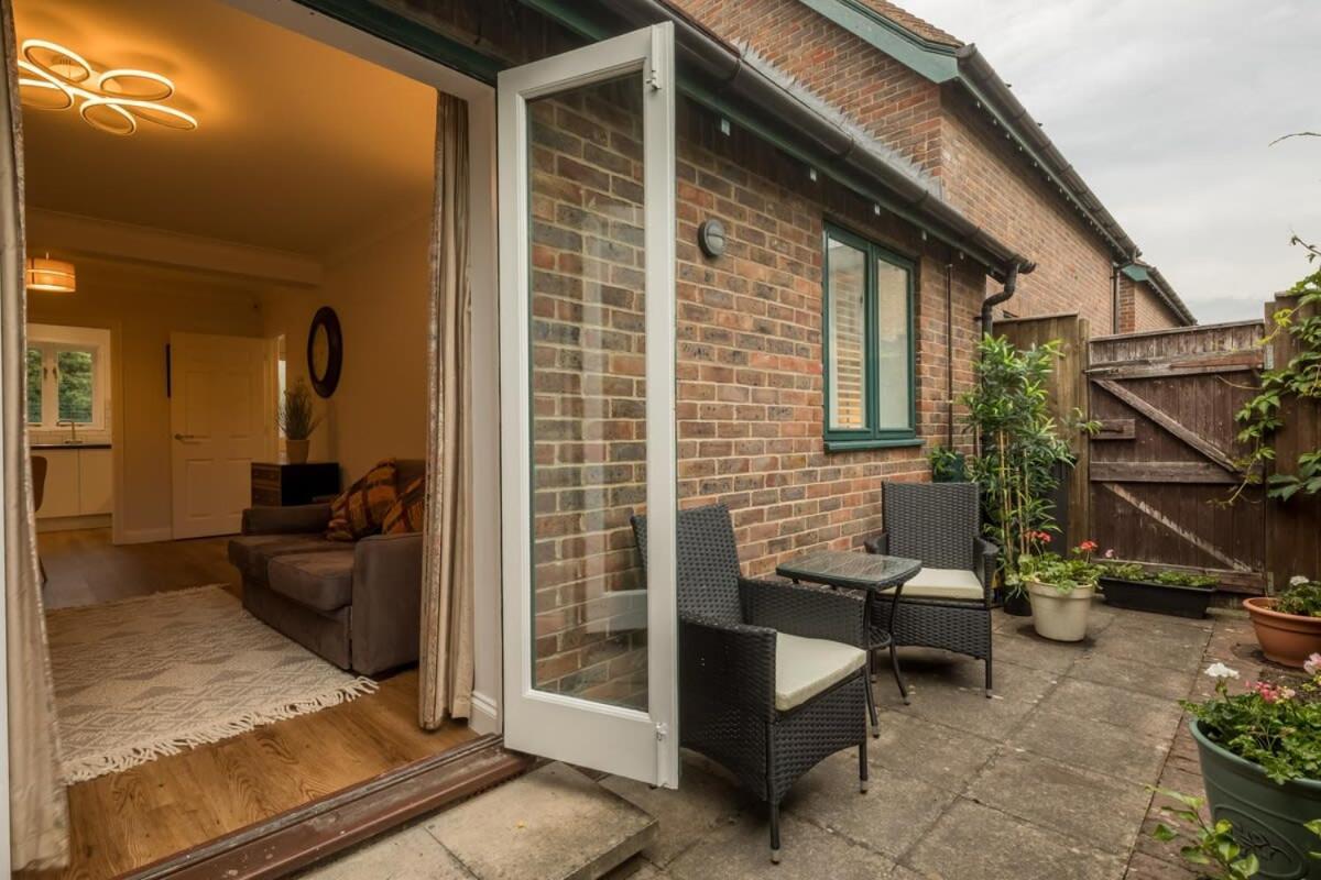 Lovely 1 Bed Apartment With Free Parking & Garden Cambridge  Bagian luar foto