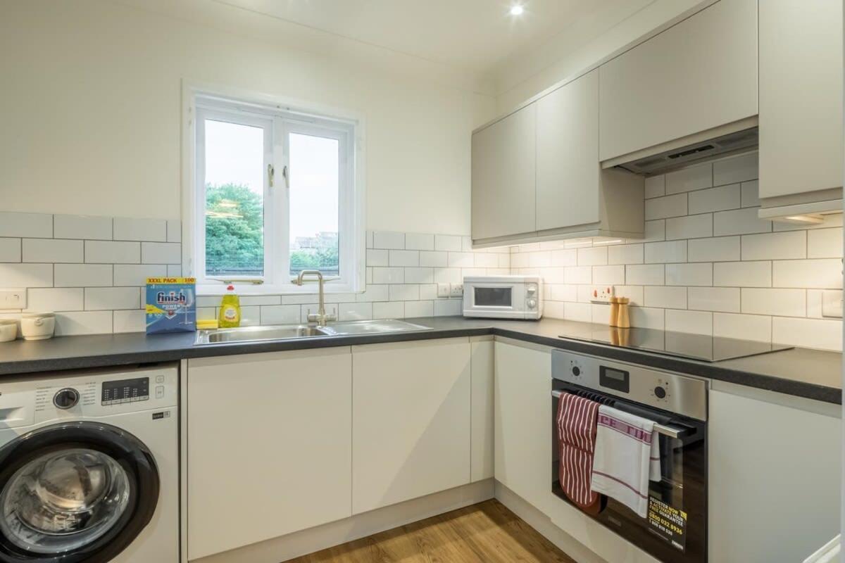 Lovely 1 Bed Apartment With Free Parking & Garden Cambridge  Bagian luar foto