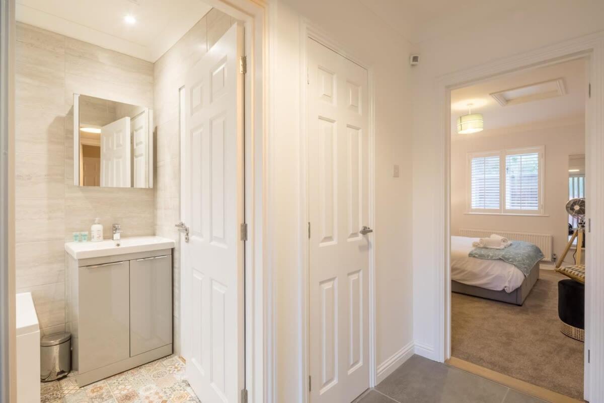 Lovely 1 Bed Apartment With Free Parking & Garden Cambridge  Bagian luar foto