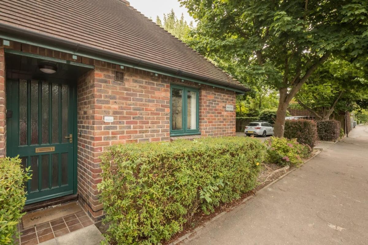 Lovely 1 Bed Apartment With Free Parking & Garden Cambridge  Bagian luar foto
